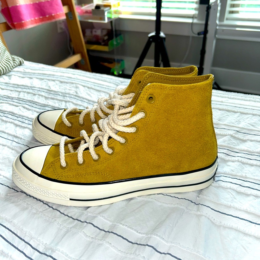 Women Chucks size 11